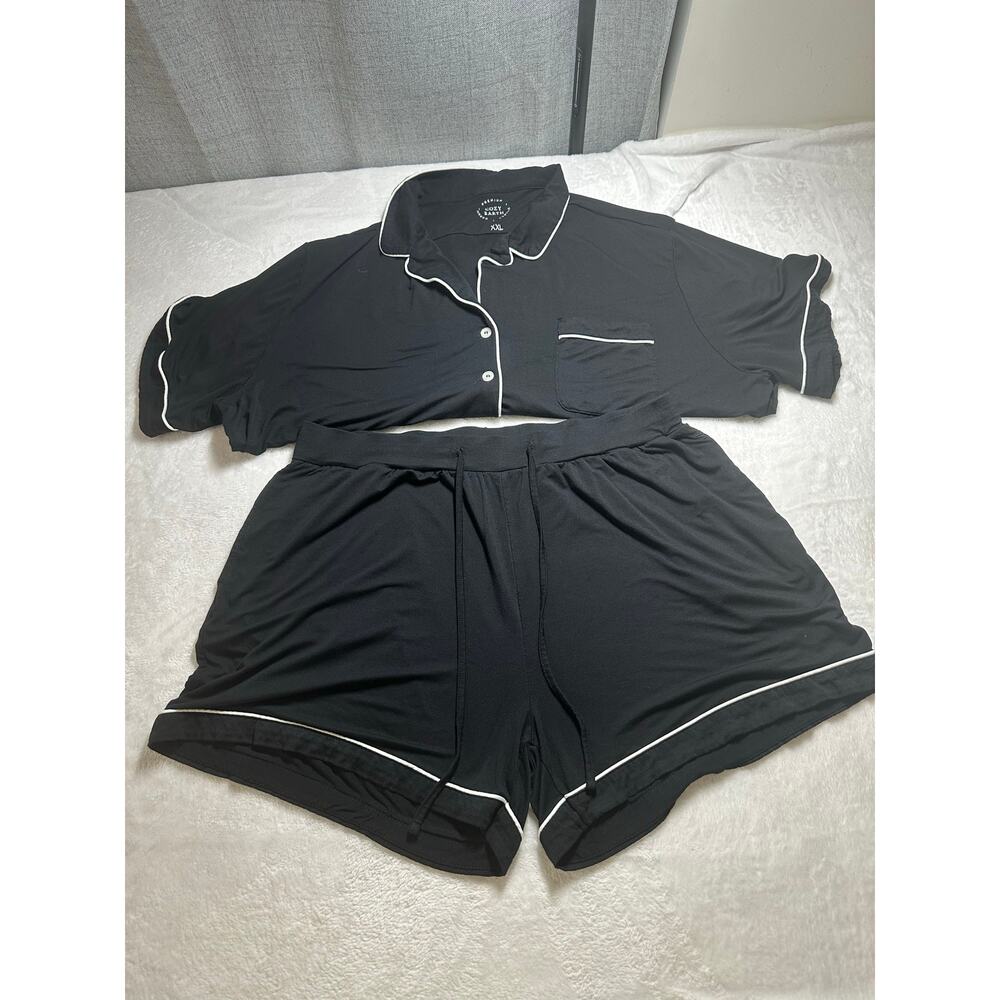 Cozy Earth Short Sleeve Knit Pajamas Shorts Set Sze XXL Black White Piping EUC - Picture 2 of 8